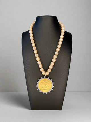 VINTAGE PEARLS HORSE COIN