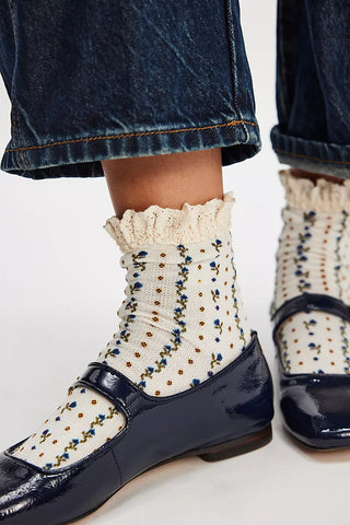 Soft, breathable waffle knit fabric

Delicate floral embroidered details

Pretty crochet lace trim

Comfortable ankle-length fit

Lightweight and perfect for year-round wear

Pairs beautifully with sneakers, sandals, loafers, and boots